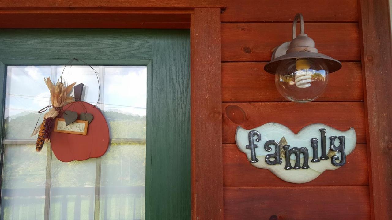 Amish Blessings Cabins Millersburg Exterior photo